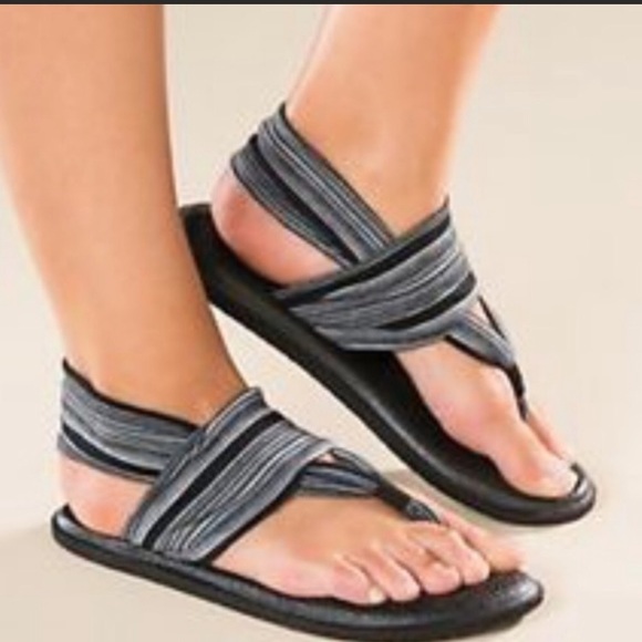 Sanuk sz 7 sandals - Picture 2 of 2